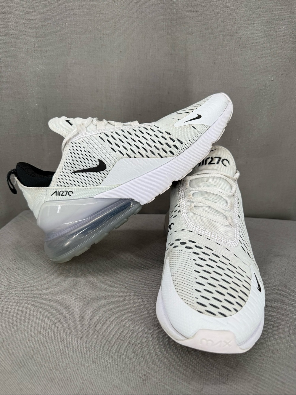 Nike Air Max 270 women’s Sz 9 Black White Running Shoes - Picture 8 of 9